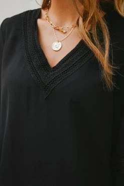 CUPSHE Berna V-Neck Lace Top