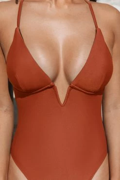 Outlet ๐คฉ CUPSHE Plunging V-Wire Cross Back Cheeky One Piece ๐ฉฑ Swimsuit ๐ 15 CUPSHE Plunging V-Wire Cross Back Cheeky One Piece Swimsuit