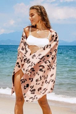CUPSHE Wildside Leopard Beach Blanket Beach Accessories