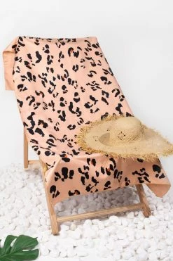 CUPSHE Wildside Leopard Beach Blanket Beach Accessories
