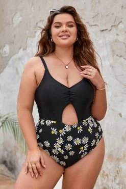 CUPSHE One Pieces Hadlee Daisy Floral Plus Size One Piece Swimsuit