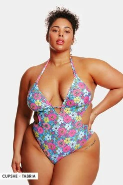 CUPSHE Point Dume Daisy Plunging Halter Tie-Back Plus Size Monokini Swimsuit
