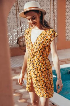 CUPSHE Asia V-neck Fitted Waisted A-Shape Dress Dresses Best Sellers