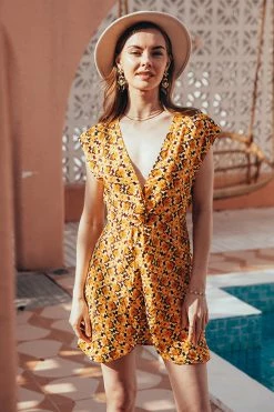 CUPSHE Asia V-neck Fitted Waisted A-Shape Dress Dresses Best Sellers