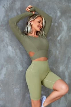 Budget ๐ฏ CUPSHE Clothing Cherise Green Cut-out Side Crop Sweatshirt โ๏ธ 11 CUPSHE Clothing Cherise Green Cut-out Side Crop Sweatshirt